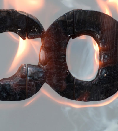 CO2-Symbol steht in Flammen.